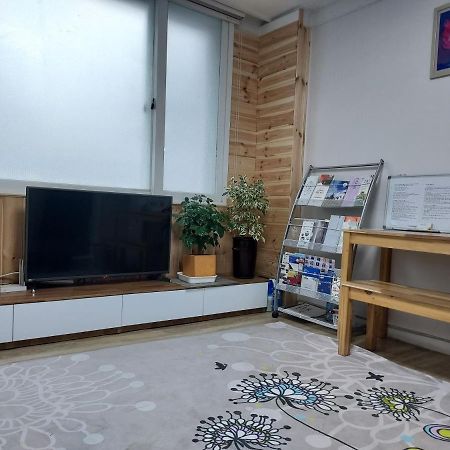 J&J Guesthouse จอนจู ภายนอก รูปภาพ