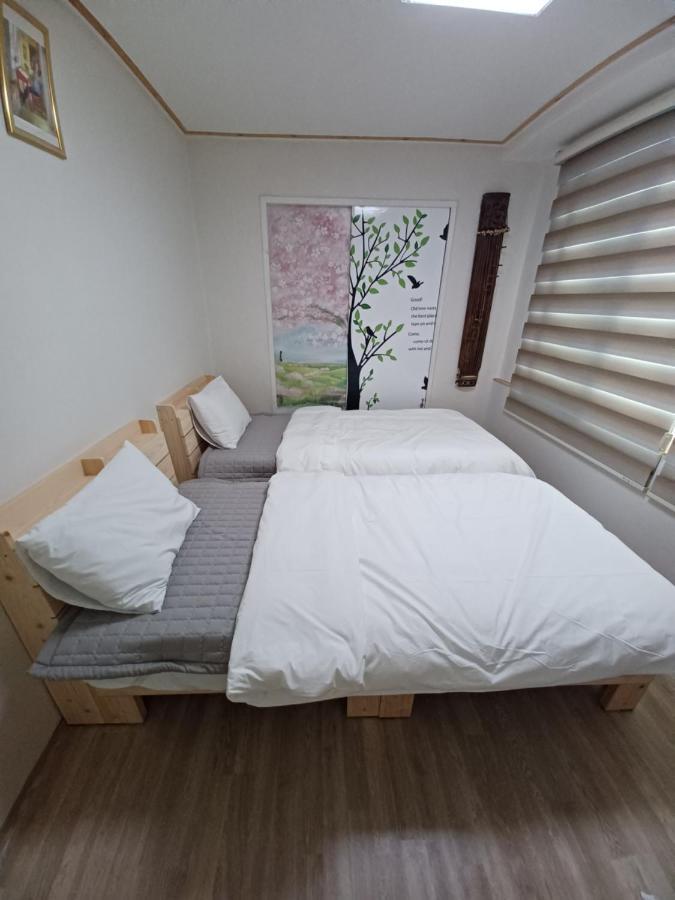 J&J Guesthouse จอนจู ภายนอก รูปภาพ