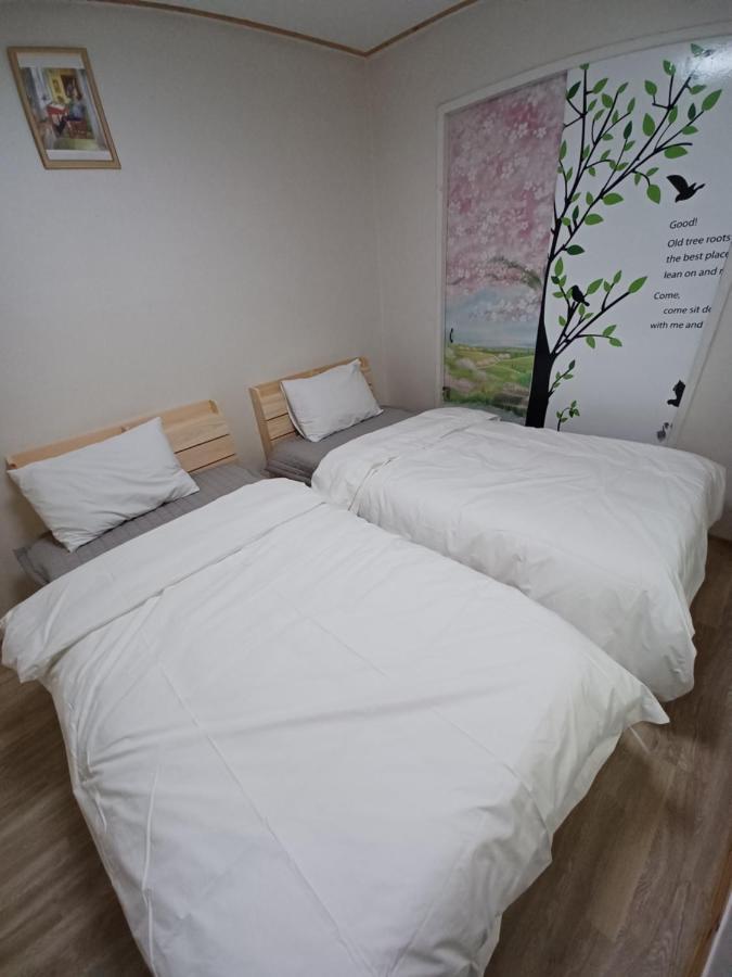 J&J Guesthouse จอนจู ภายนอก รูปภาพ