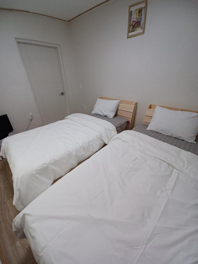 J&J Guesthouse จอนจู ภายนอก รูปภาพ
